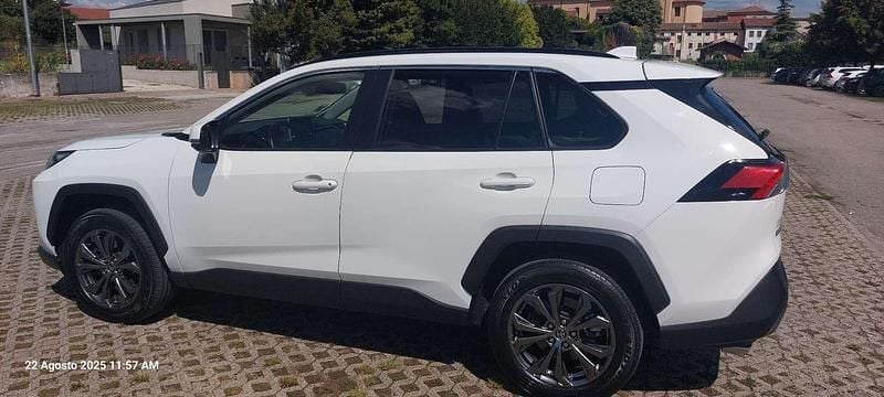 Usata 2022 Toyota RAV4 Hybrid SUV | 26.000 € (Ottimo prezzo) - Immagine 1/4