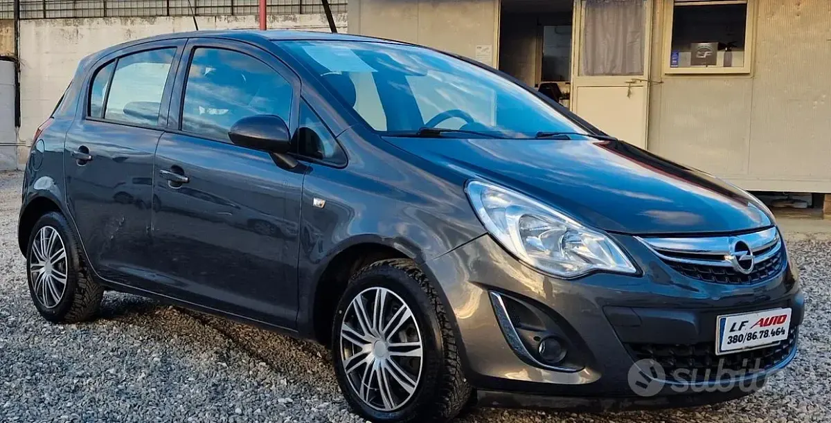 Usata Opel Corsa Cosmo 130 CV (95 kW) 2011 Grigio Utilitaria