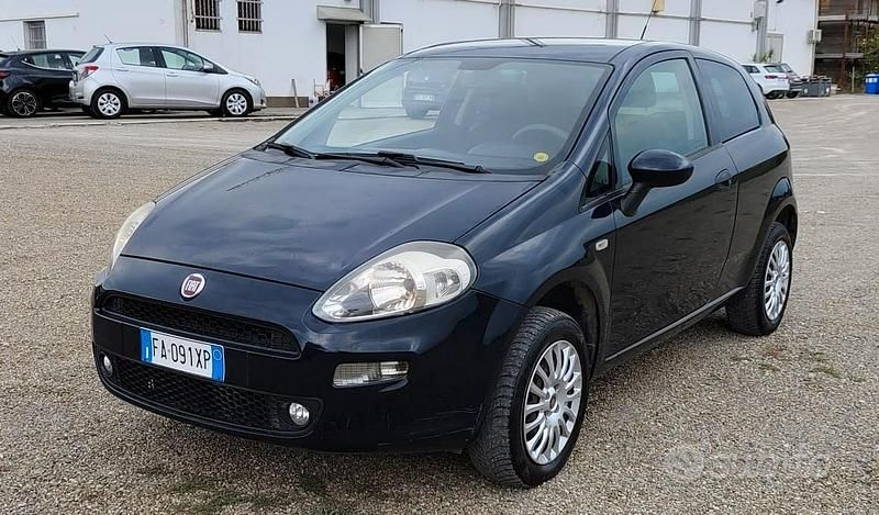 Nero Usata 2015 Fiat Punto Lounge Due volumi | 3499 € (Ottimo prezzo) - Immagine 1/4