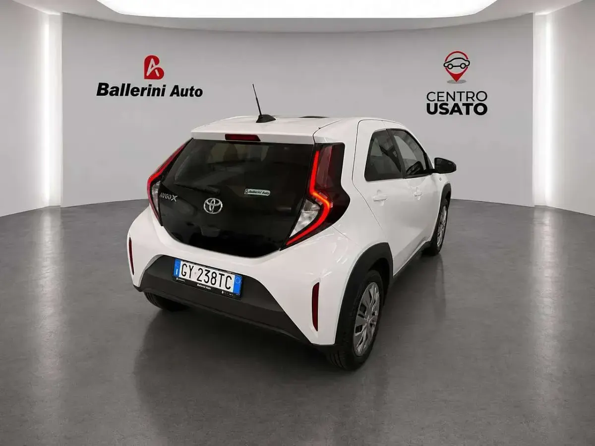 Usata Toyota Aygo X Active 72 CV (52 kW) 2025 Bianco SUV
