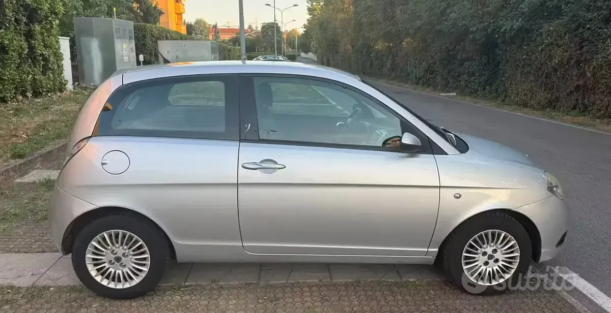 Usata Lancia Ypsilon 60 CV (44 kW) 2007 Grigio Utilitaria