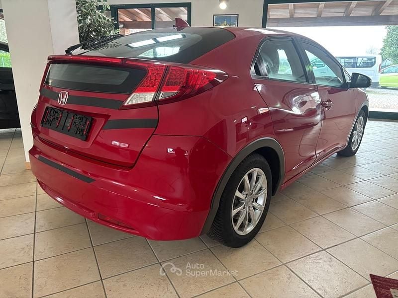 Usata Honda Civic 99 CV (72 kW) 2013 Rosso Berlina