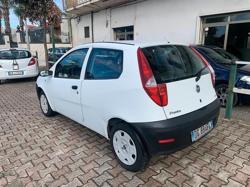 Usata Fiat Punto 70 CV (51 kW) 2007 Berlina