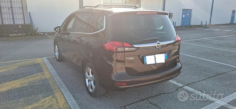 Usata Opel Zafira 150 CV (110 kW) 2012 Marrone Monovolume