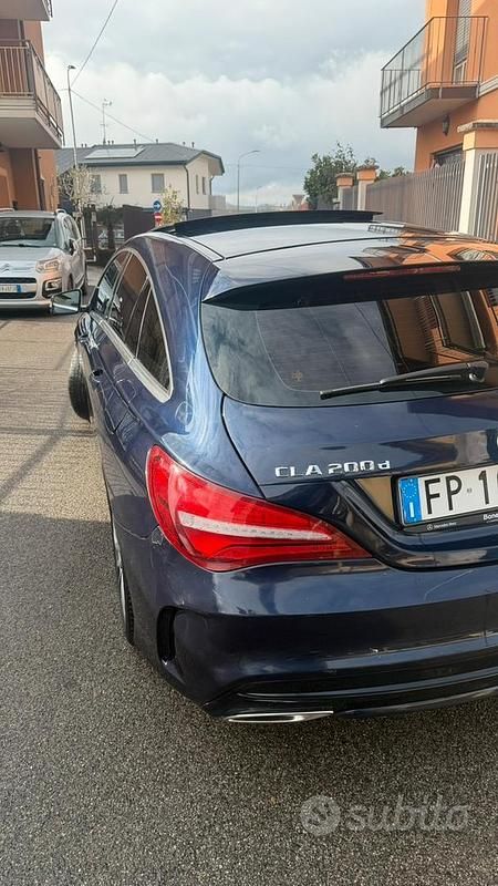 Usata Mercedes CLA200 136 CV (100 kW) 2018 Blu Station wagon