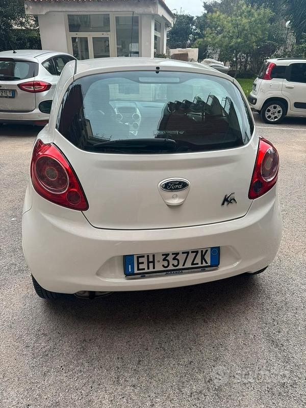 Usata Ford Ka 69 CV (50 kW) 2011 Bianco Berlina