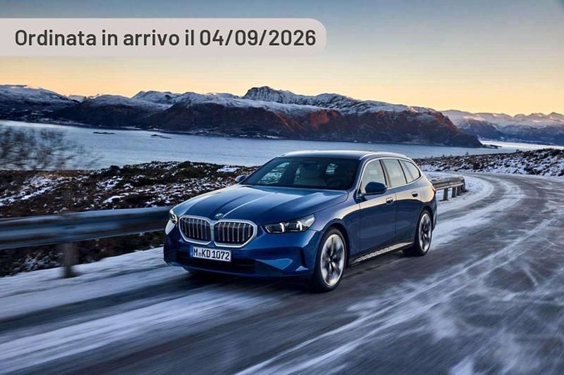 Nuova BMW 530e 299 CV (219 kW) 2025 Argento Station wagon