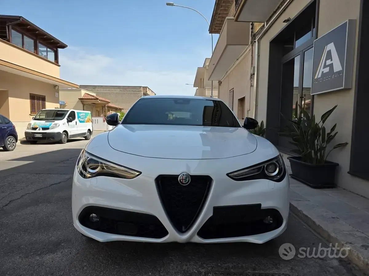 Usata Alfa Romeo Stelvio Veloce 209 CV (153 kW) 2022 Bianco SUV