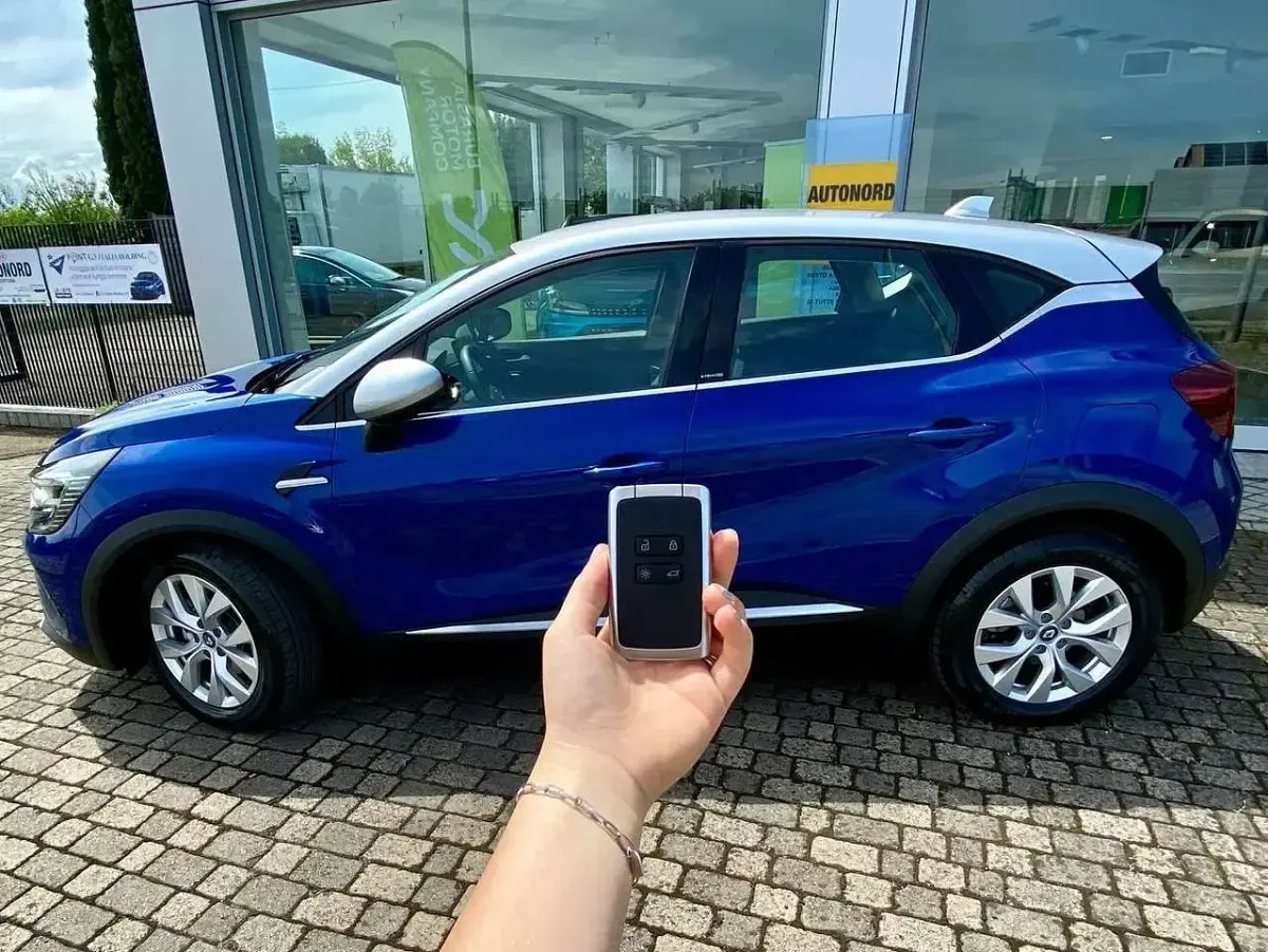 Usata Renault Captur Intens 92 CV (67 kW) 2021 Blu/azzurro SUV
