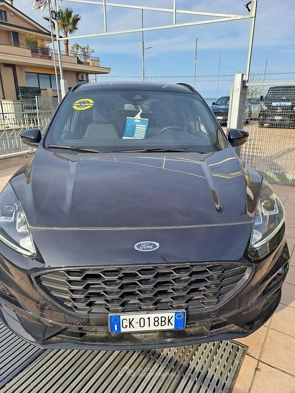 Usata Ford Kuga 120 CV (88 kW) 2022 Nero SUV