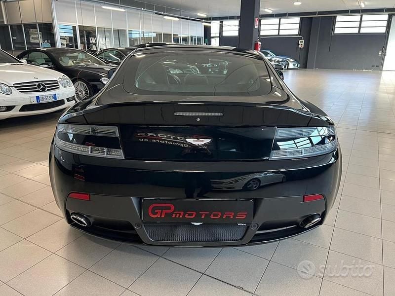 Usata Aston Martin V8 426 CV (313 kW) 2012 Nero Coupé