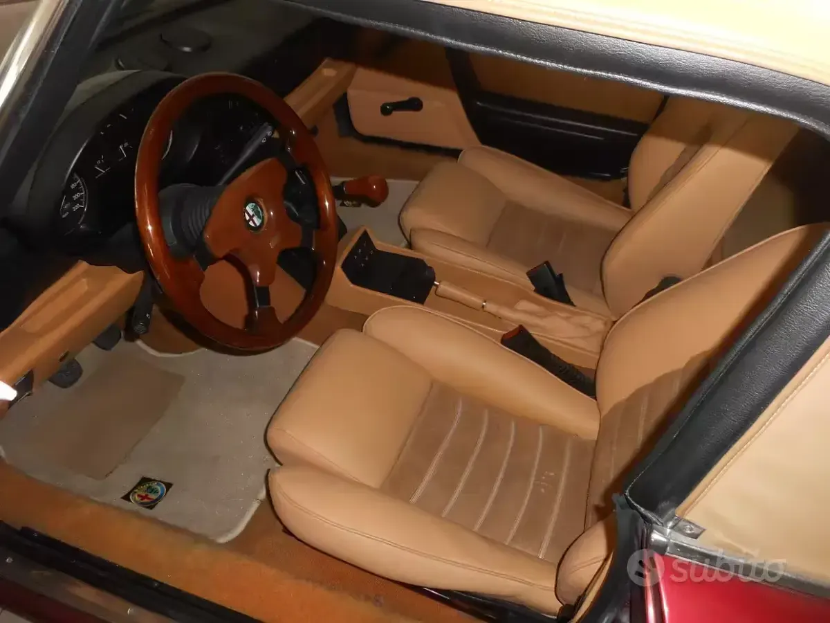Usata Alfa Romeo Spider 106 CV (77 kW) 1992 Rosso Cabrio