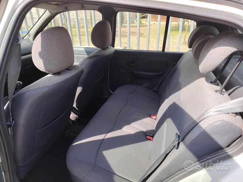 Usata Renault Clio II Dynamique 75 CV (55 kW) 2004 Grigio Berlina