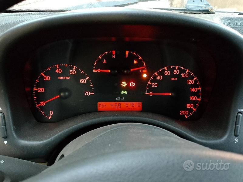 Usata Fiat Punto 75 CV (55 kW) 2002 Utilitaria