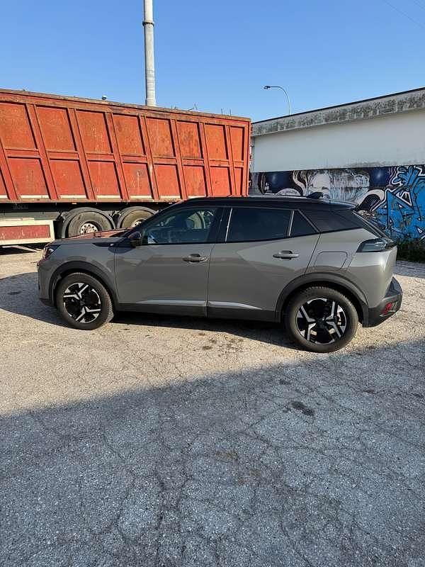 Usata Peugeot e-2008 GT 61 kW (84 CV) 2023 Grigio SUV