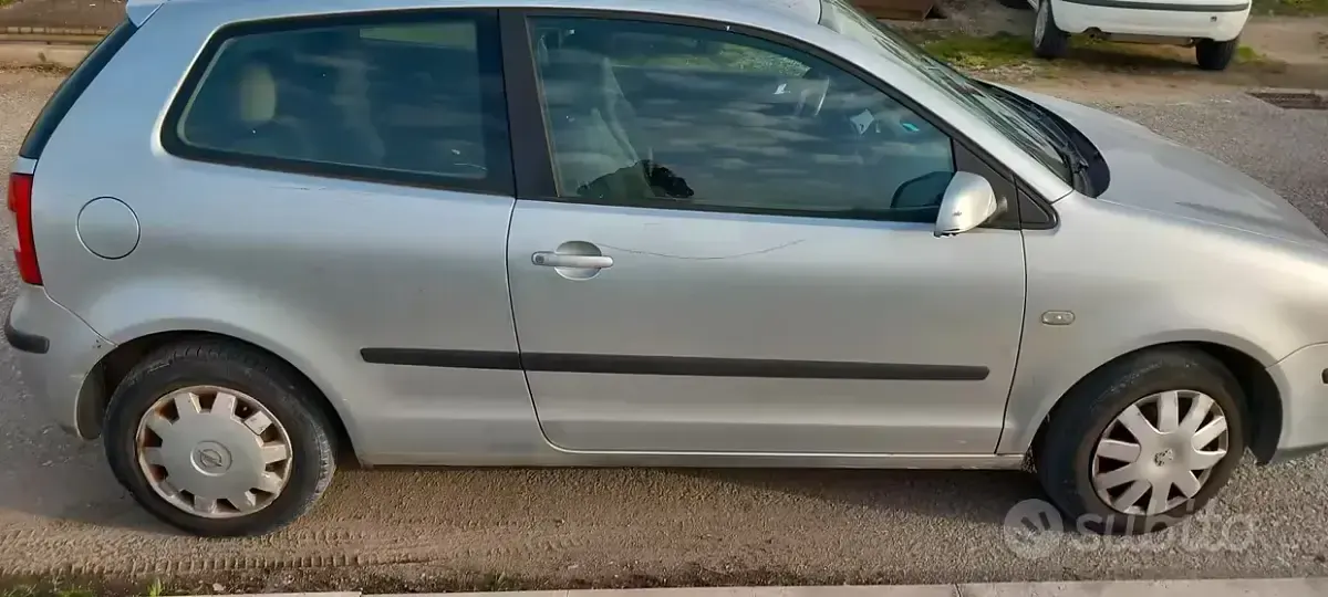 Usata VW Polo 60 CV (44 kW) 2004 Grigio Utilitaria