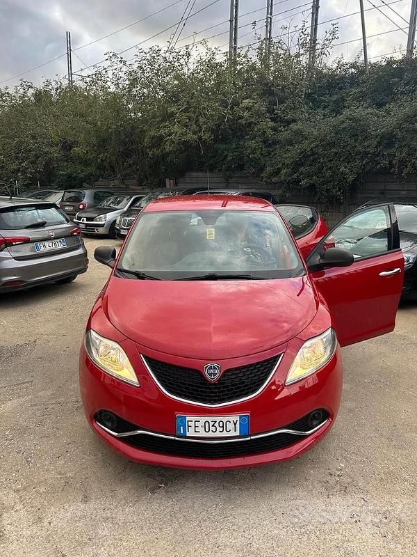 Usata Lancia Ypsilon 2016 Rosso Utilitaria