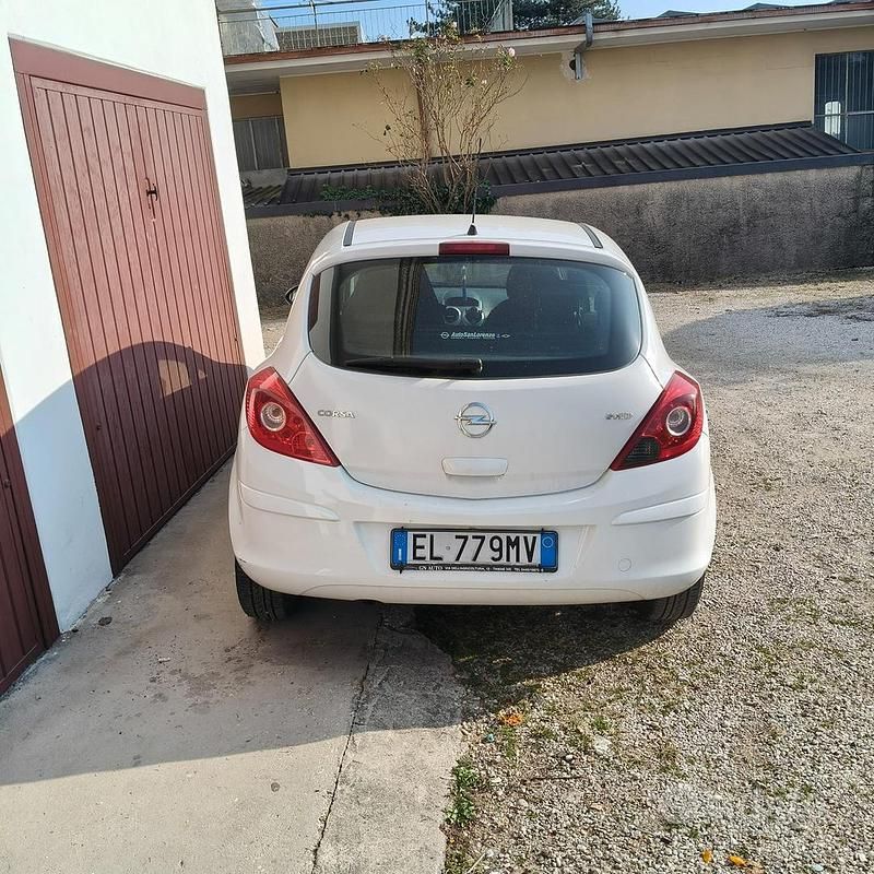 Usata Opel Corsa 86 CV (63 kW) 2011 Bianco Utilitaria
