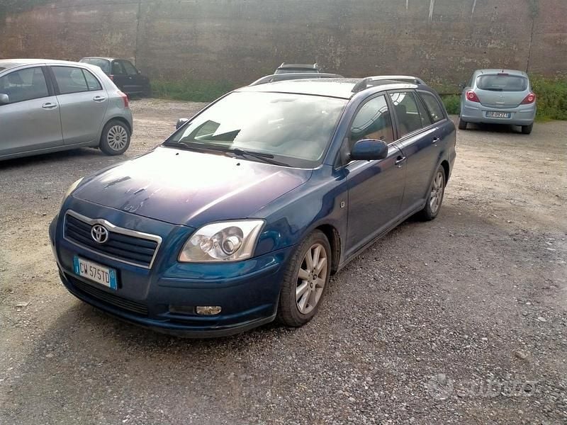 Usata Toyota Avensis 2005 Blu Station wagon