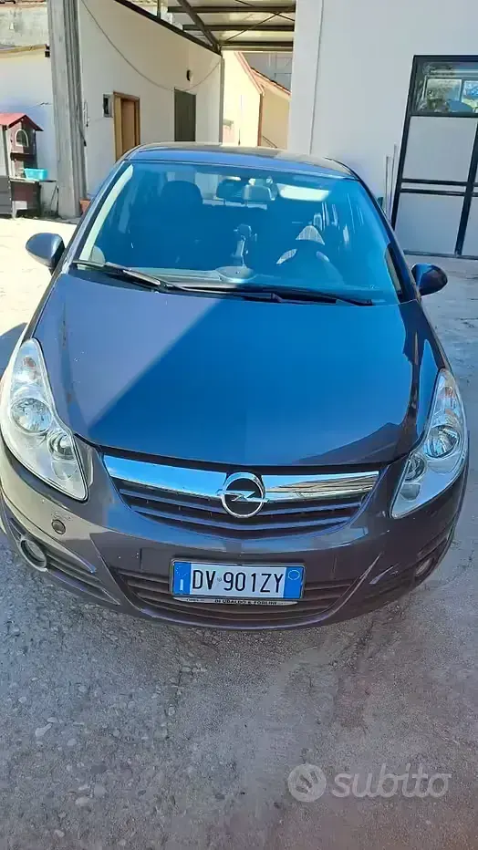 Usata Opel Corsa 75 CV (55 kW) 2009 Blu Utilitaria