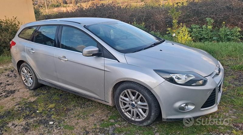 Usata Ford Focus 116 CV (85 kW) 2012 Grigio Station wagon