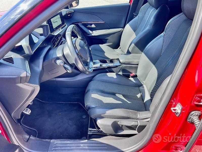 Usata Peugeot 2008 GT 110 CV (80 kW) 2021 Rosso(met.) SUV