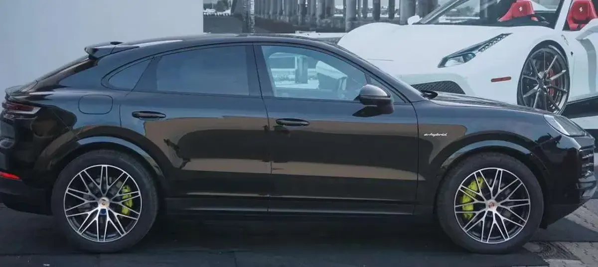 Usata Porsche Cayenne E-Hybrid 470 CV (345 kW) 2025 Nero SUV
