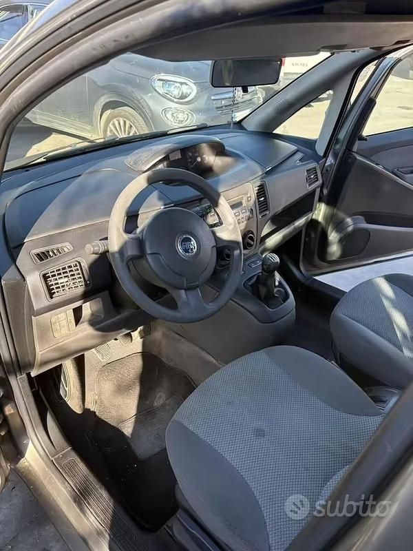 Usata Fiat Idea 70 CV (51 kW) 2006 Grigio Monovolume