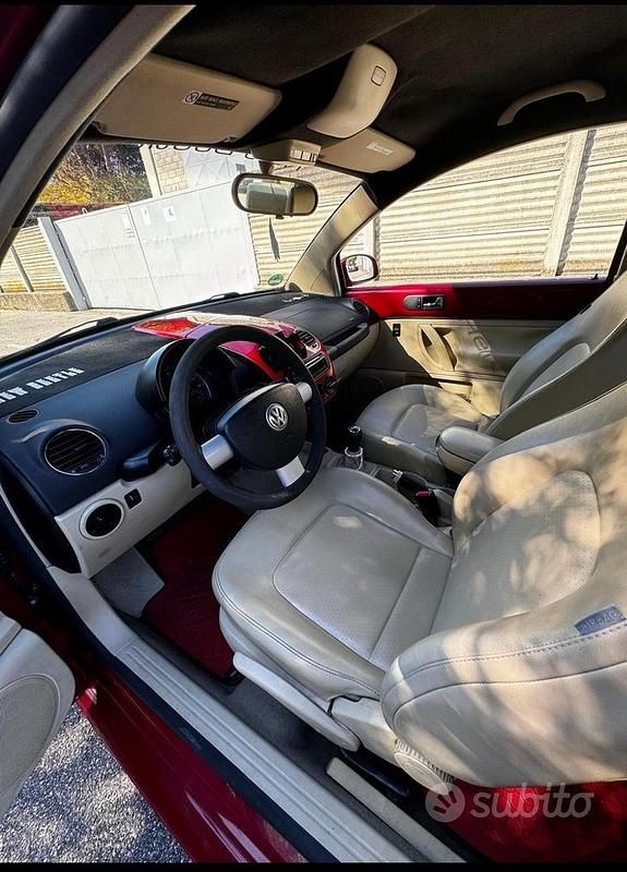 Usata VW New Beetle 150 CV (110 kW) 2006 Rosso Utilitaria