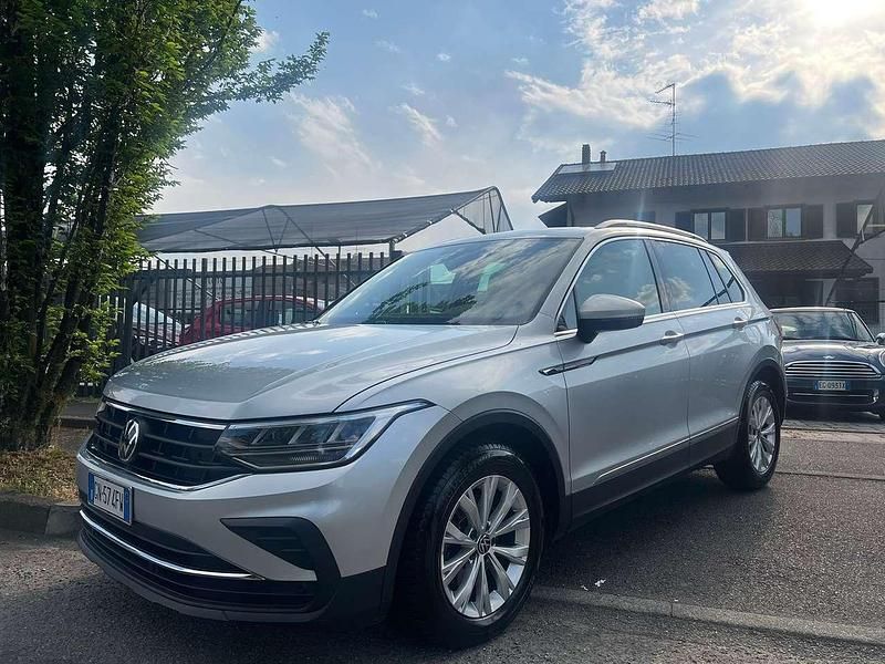 Usata VW Tiguan Life 150 CV (110 kW) 2023 Argento SUV