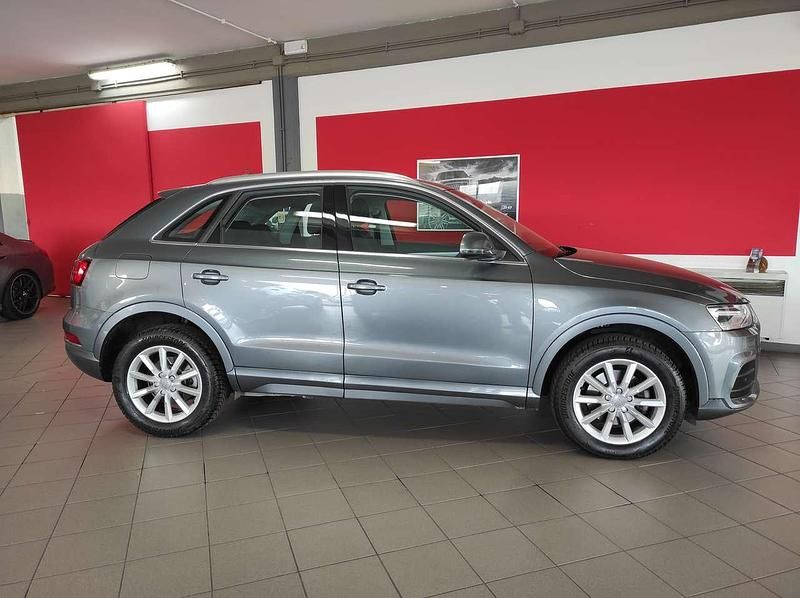 Usata Audi Q3 Business 150 CV (110 kW) 2016 Grigio scuro metallizzato SUV