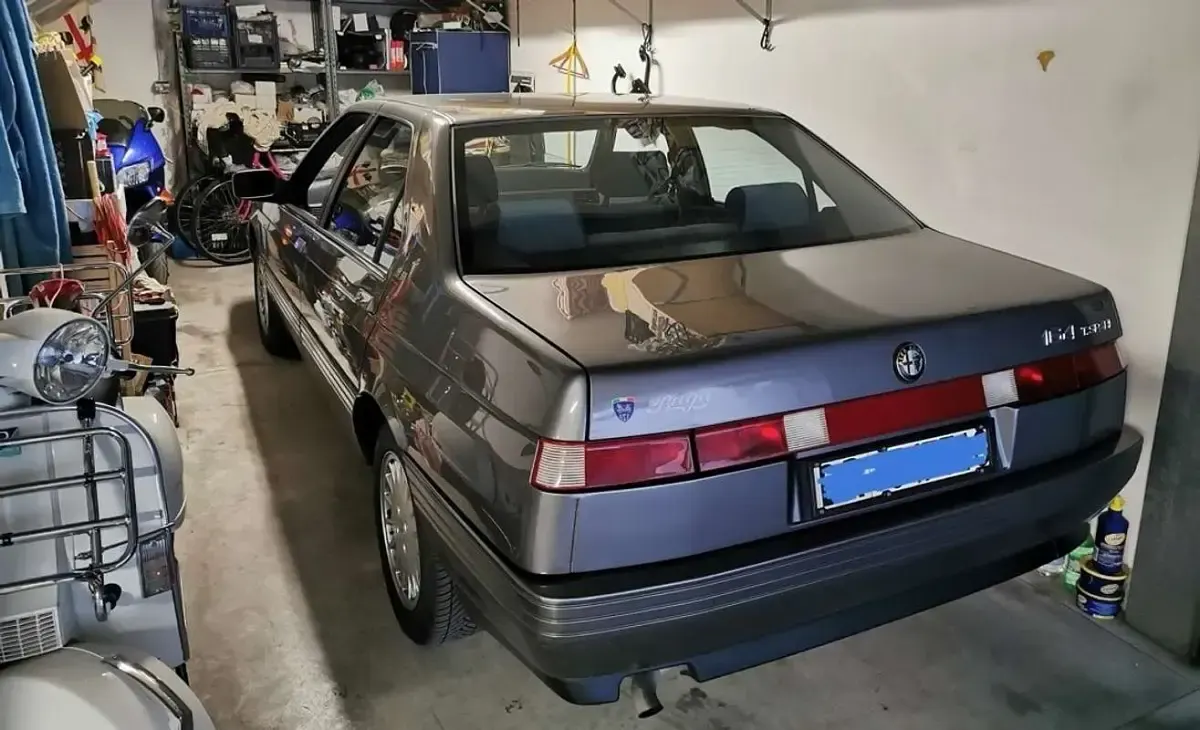 Usata Alfa Romeo 164 145 CV (106 kW) 1991 Grigio Berlina