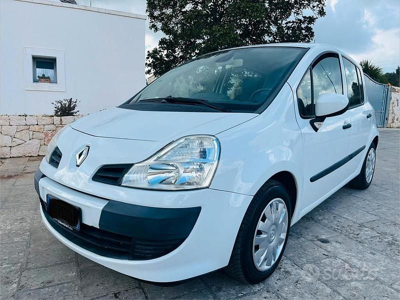 Usata Renault Modus 67 CV (49 kW) 2010 Bianco Monovolume