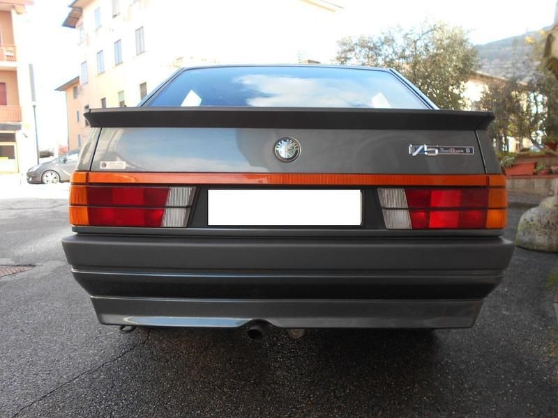 Usata Alfa Romeo 75 149 CV (109 kW) 1988 Verde Berlina