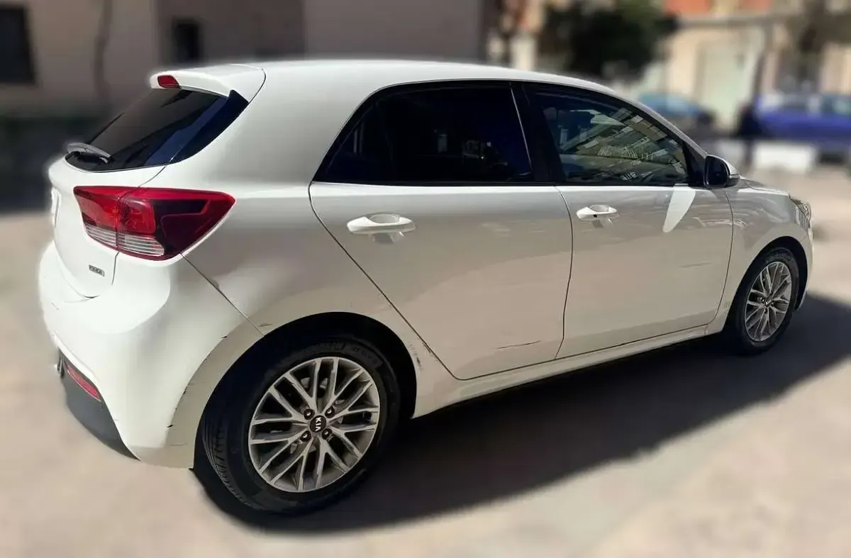 Usata Kia Rio 90 CV (66 kW) 2017 Bianco Berlina