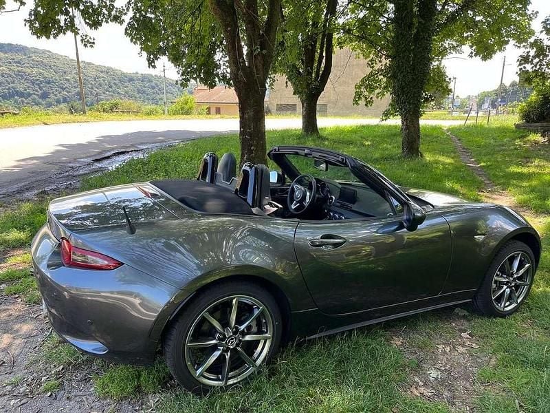 Usata Mazda MX5 Exclusive-Line 184 CV (135 kW) 2024 Grigio Cabrio