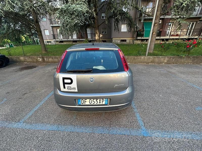 Usata Fiat Grande Punto 90 CV (66 kW) 2007 Grigio Utilitaria