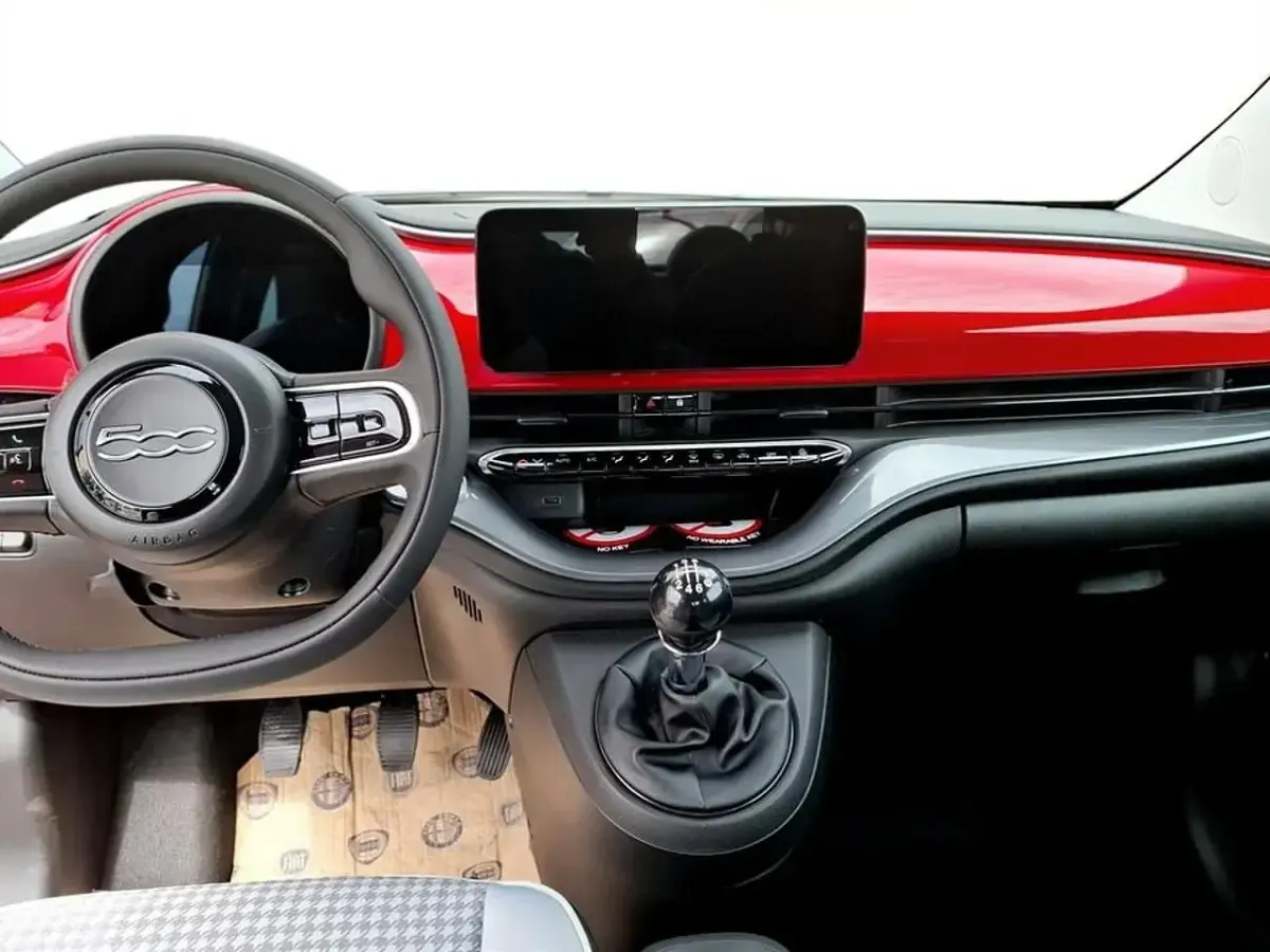 Nuova Fiat 500 Icon 65 CV (47 kW) 2026 (red) pastello Berlina