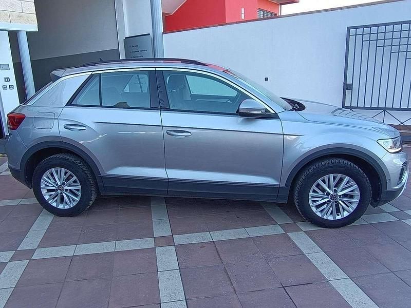 Usata VW T-Roc Life 110 CV (80 kW) 2022 Argento SUV