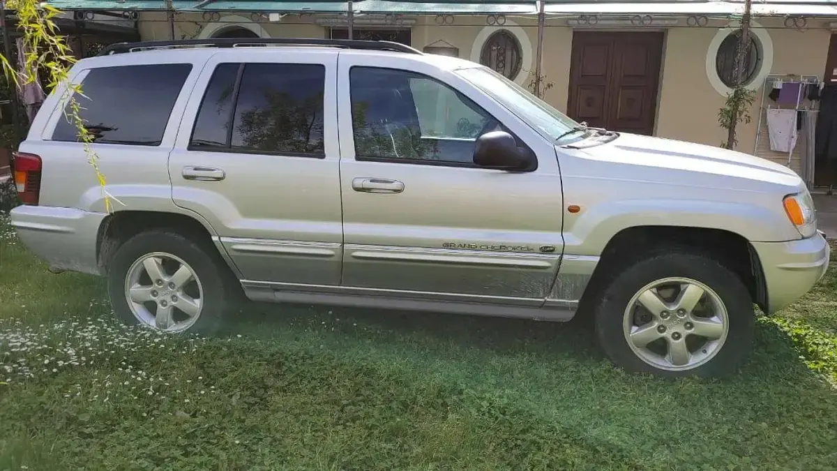 Usata Jeep Grand Cherokee Overland 163 CV (119 kW) 2003 Argento SUV