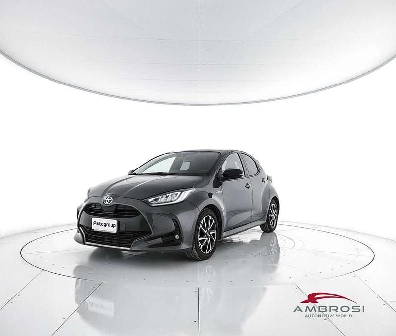 Grigio Usata 2020 Toyota Yaris Hybrid Lounge Tre volumi | 15.136 € (Buon prezzo) - Immagine 1/4