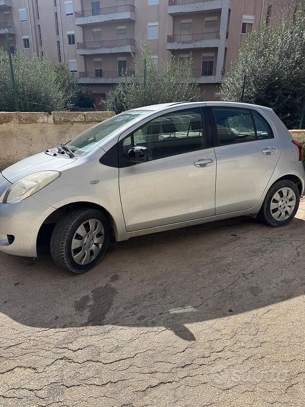 Usata Toyota Yaris 2008 Grigio Utilitaria