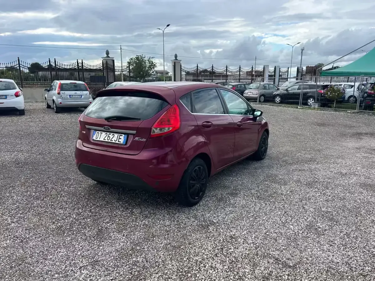 Gebraucht Ford Fiesta Titanium 68 PS (50 kW) 2009 Violett Limousine