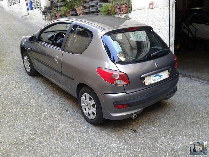 Usata Peugeot 206 60 CV (44 kW) 2010 Grigio Utilitaria