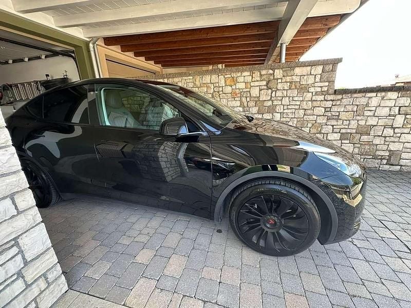 Usata Tesla Model Y RWD 88 kW (120 CV) 2022 Nero SUV