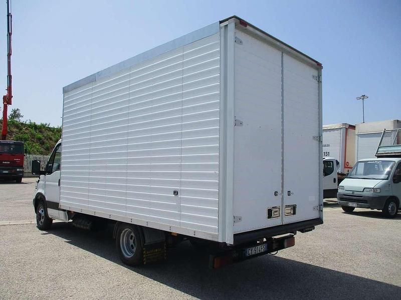 Usata Iveco Daily 166 CV (122 kW) 2006 Bianco Berlina