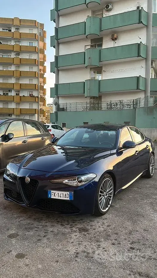 Usata Alfa Romeo Giulia 150 CV (110 kW) 2017 Blu Berlina