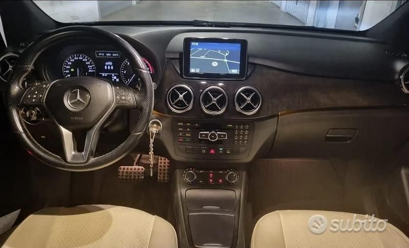 Nero Usata 2012 Mercedes B180 Premium Monovolume | 10.000 € (Molto cara) - Immagine 1/4