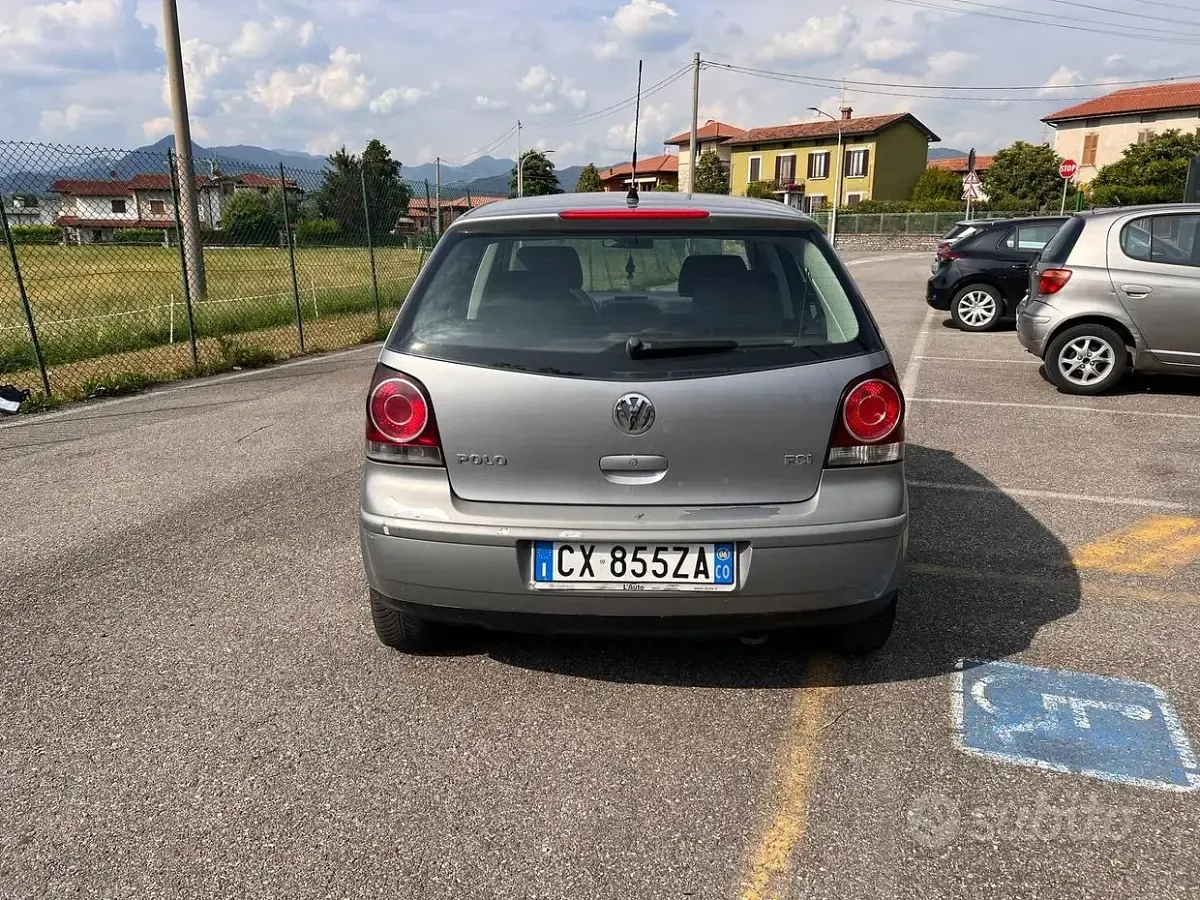 Usata VW Polo Comfortline 86 CV (63 kW) 2005 Grigio Utilitaria