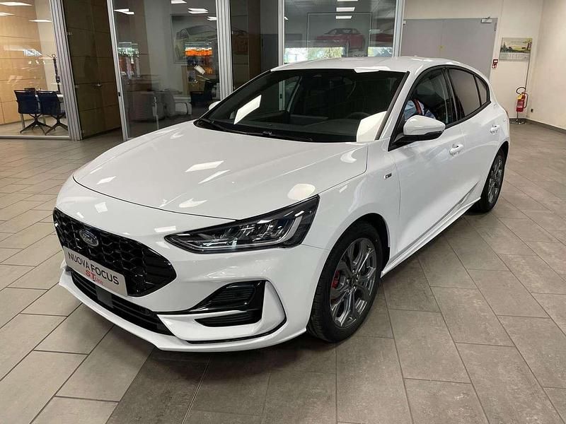 Frozen white Nuova 2025 Ford Focus ST-Line X Tre volumi | 25.900 € (Buon prezzo) - Immagine 1/4